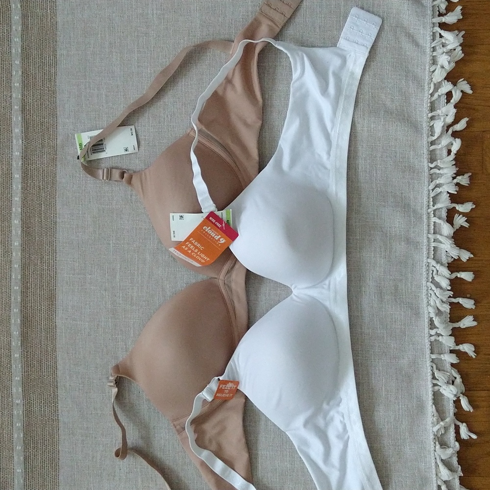 Two NWT 🍂Warners Cloud -9 Bra 🍂size 40B🍂